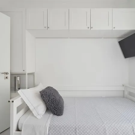 Bright Modern In Center With Ac アパート リスボン