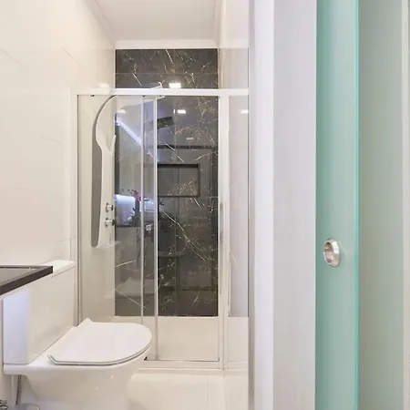 Bright Modern In Center With Ac アパート