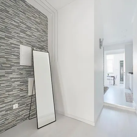 Апартаменты Bright Modern In Center With Ac