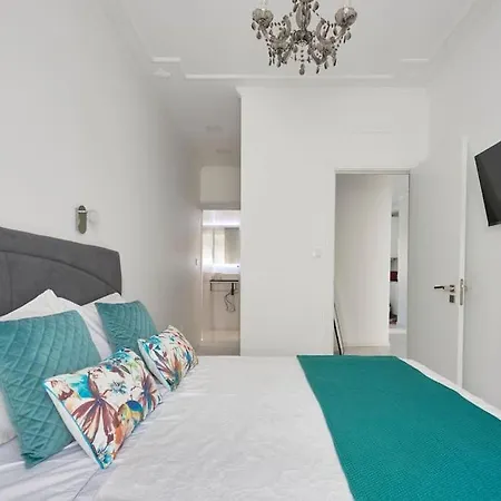 Bright Modern In Center With Ac リスボン