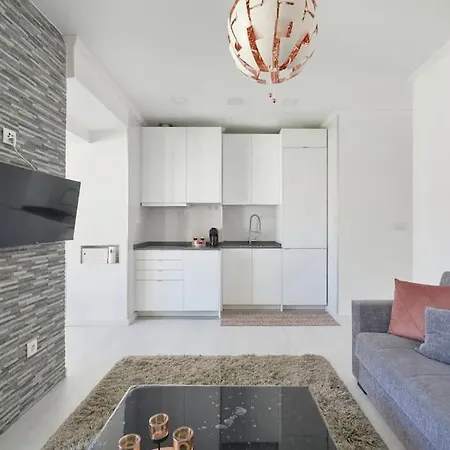 Bright Modern In Center With Ac Apartmán