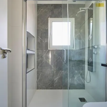 Bright Modern In Center With Ac リスボン