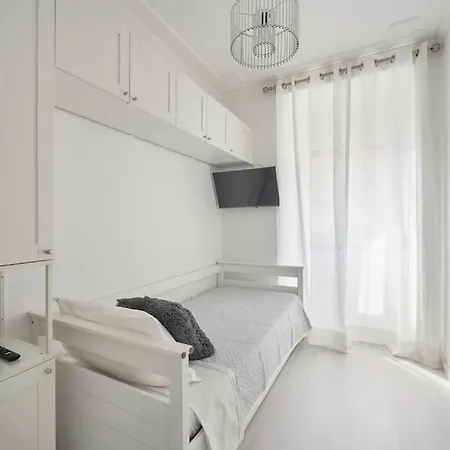 Bright Modern In Center With Ac アパート