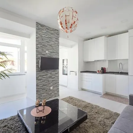 Bright Modern In Center With Ac リスボン